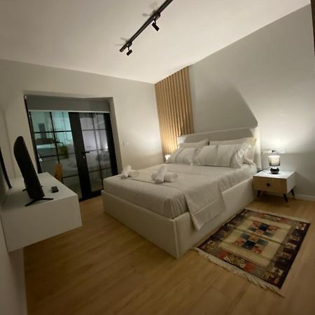 Lucas Downtown Apartment Tiranë Ngoại thất bức ảnh
