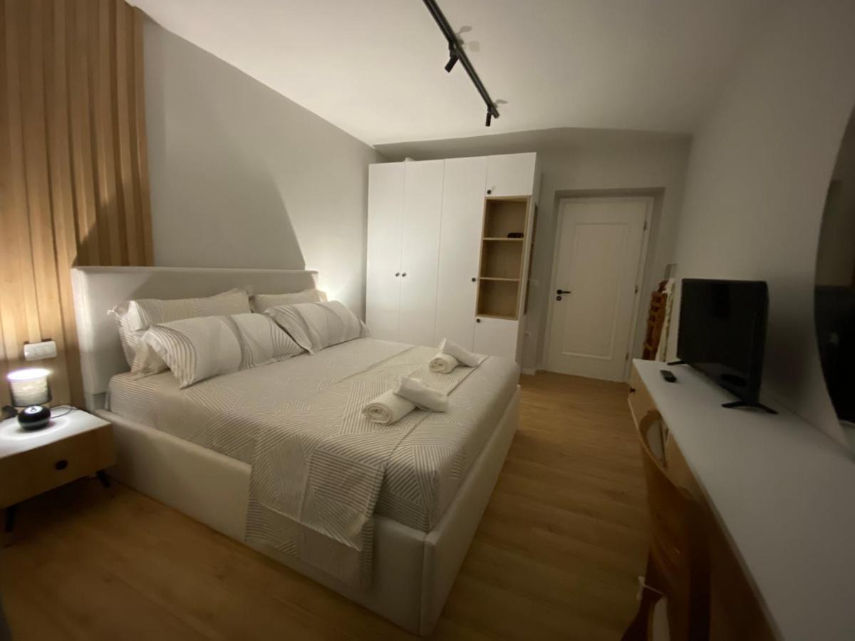 Lucas Downtown Apartment Tiranë Ngoại thất bức ảnh