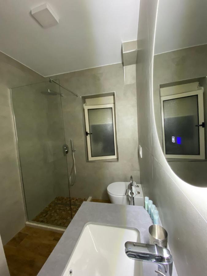 Lucas Downtown Apartment Tiranë Ngoại thất bức ảnh